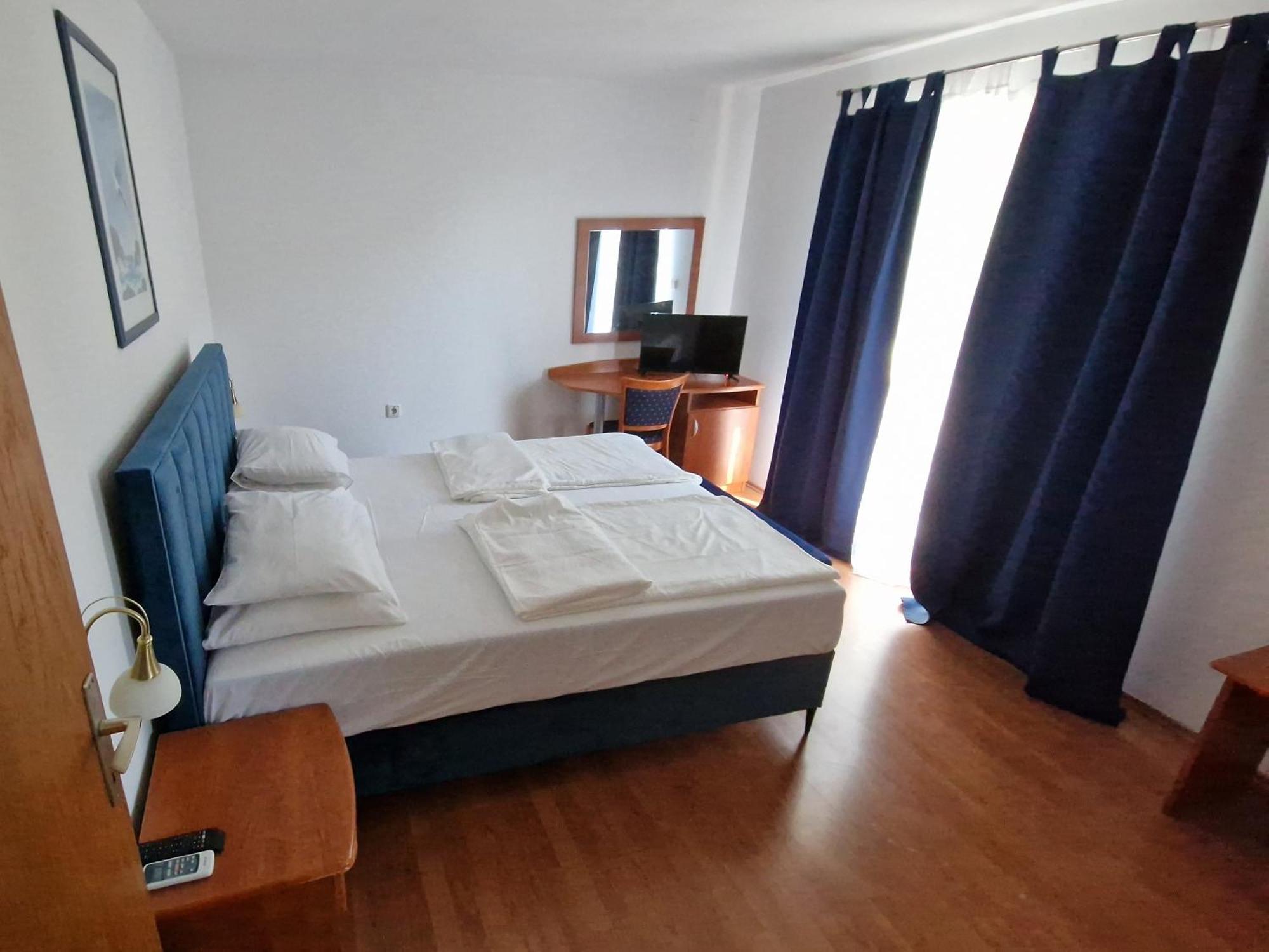 Pansion Marco Polo Hotel Petrcane Exterior photo